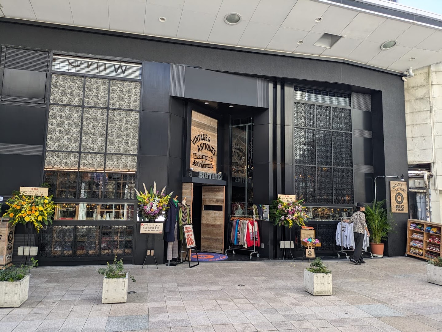 BIG TIME 金沢店: clear storefront photo of shop