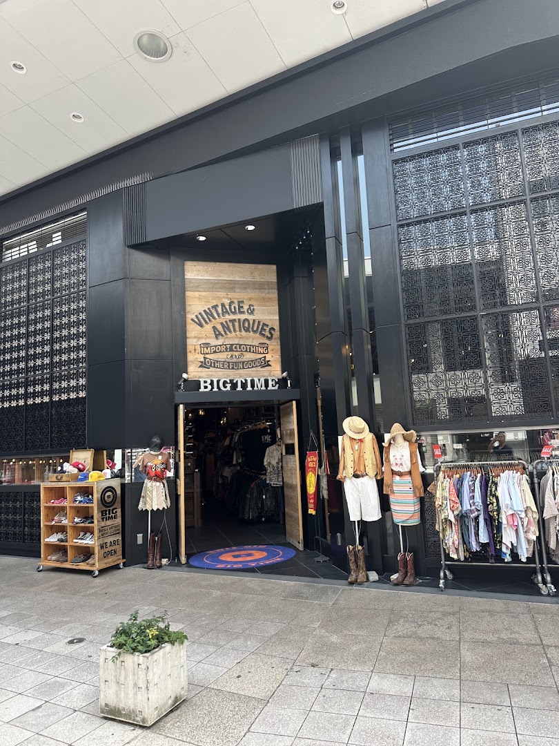 BIG TIME 金沢店: clear storefront photo showing shop