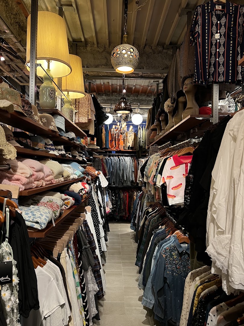 BIG TIME 金沢店: clear view of shop interior