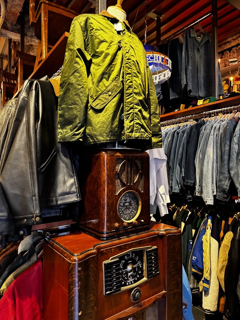 BIG TIME 金沢店: shop interior and products
