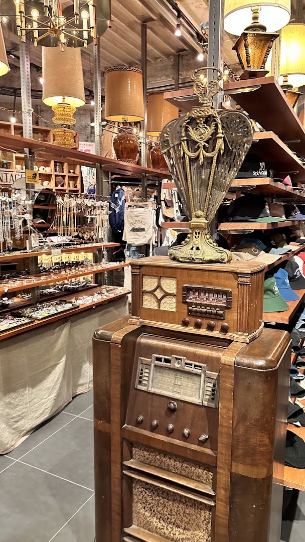 BIG TIME 金沢店: clear shop interior and products