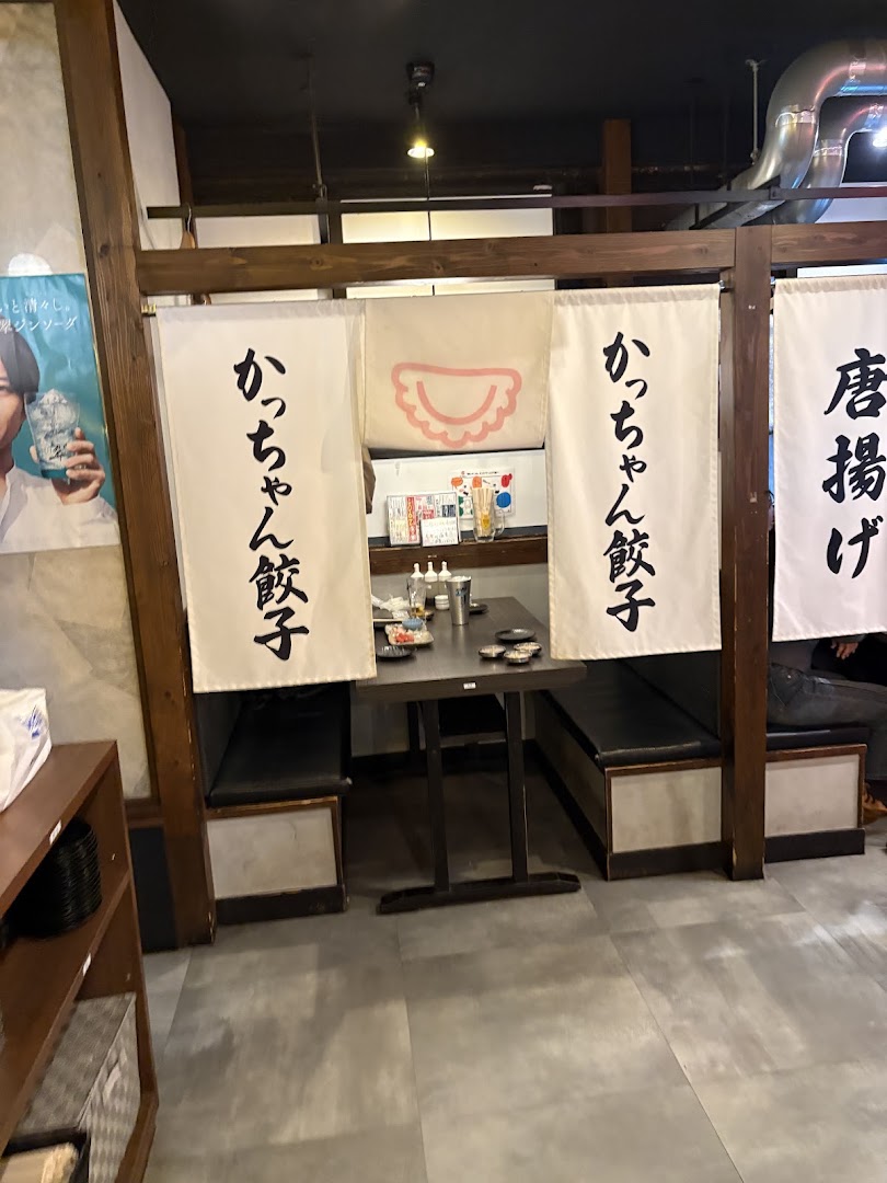 福包酒場(フーパオサカバ) 片町店: clear view of restaurant interior