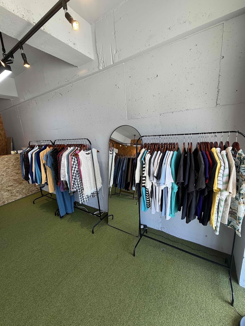 GRIT GREEN: clear display of shop interior