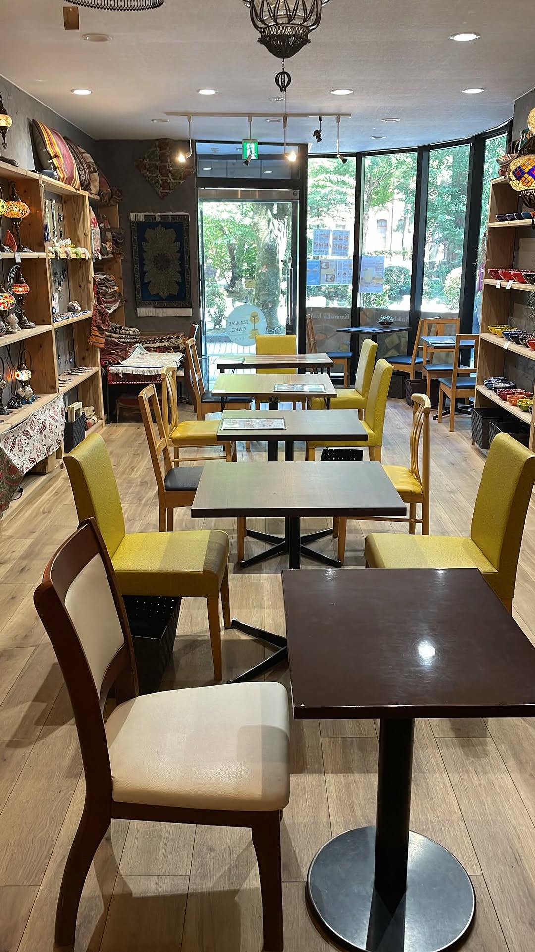 HAANE CAFE 金沢保古店: clear view of cafe interior
