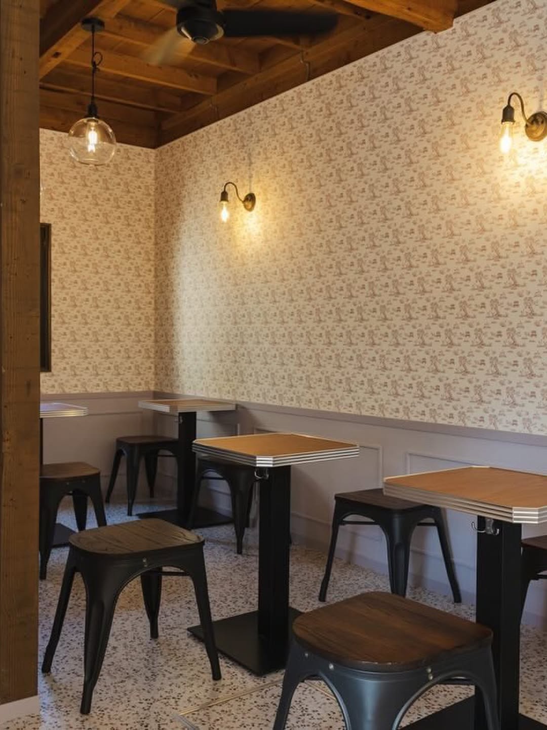 HETTA COMPANY: clear, professional interior shot