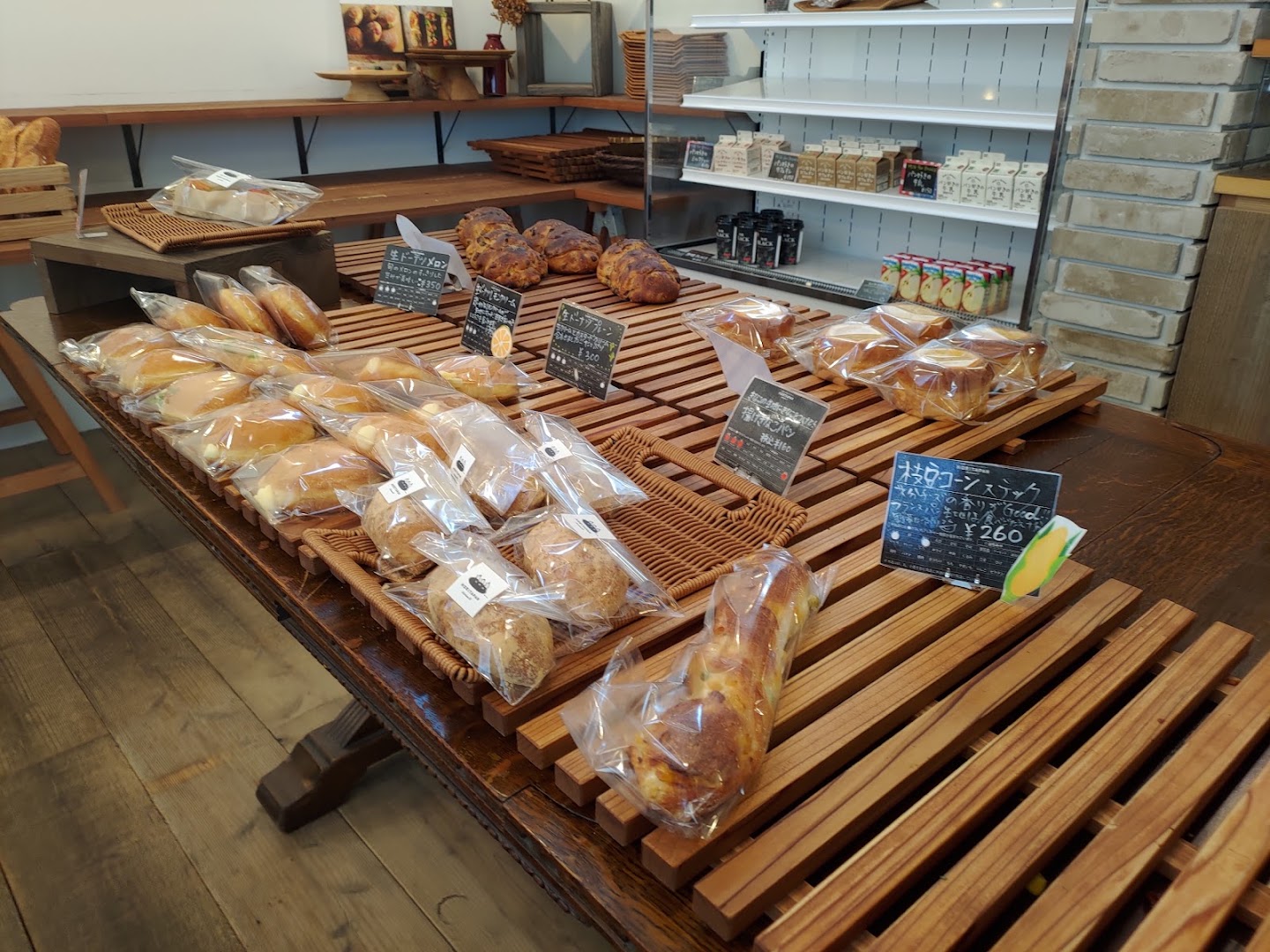 HORITAPAN: clear display of bakery products