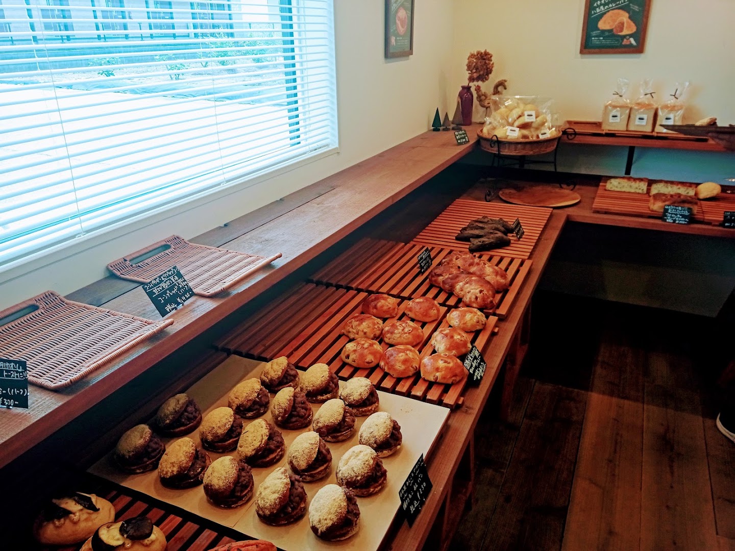 HORITAPAN: clear display of fresh products