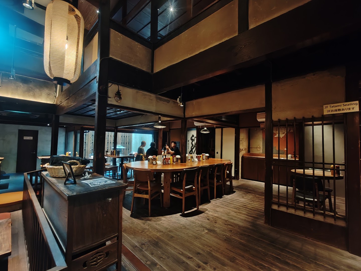 SHOGUN BURGER ひがし茶屋街店: high quality interior atmosphere shot