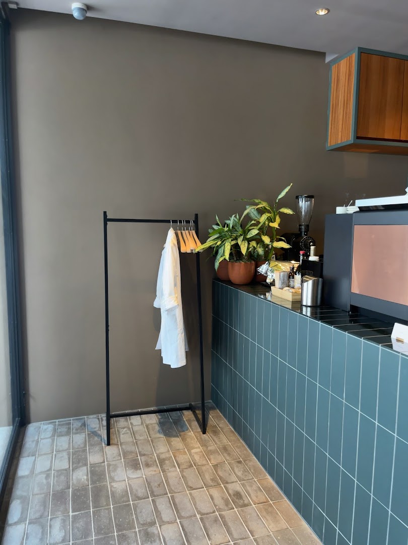 BIOTOP KOBE: clean aesthetic shop interior photo