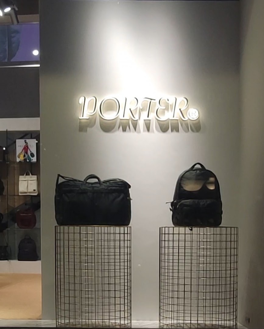 PORTER KOBE: clear, professional product display photo