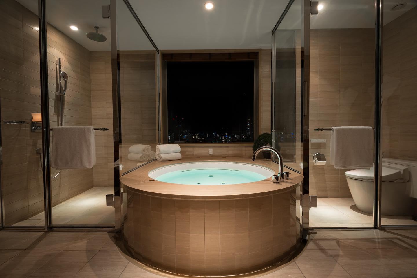 THE ORIENT: high quality hotel room photo