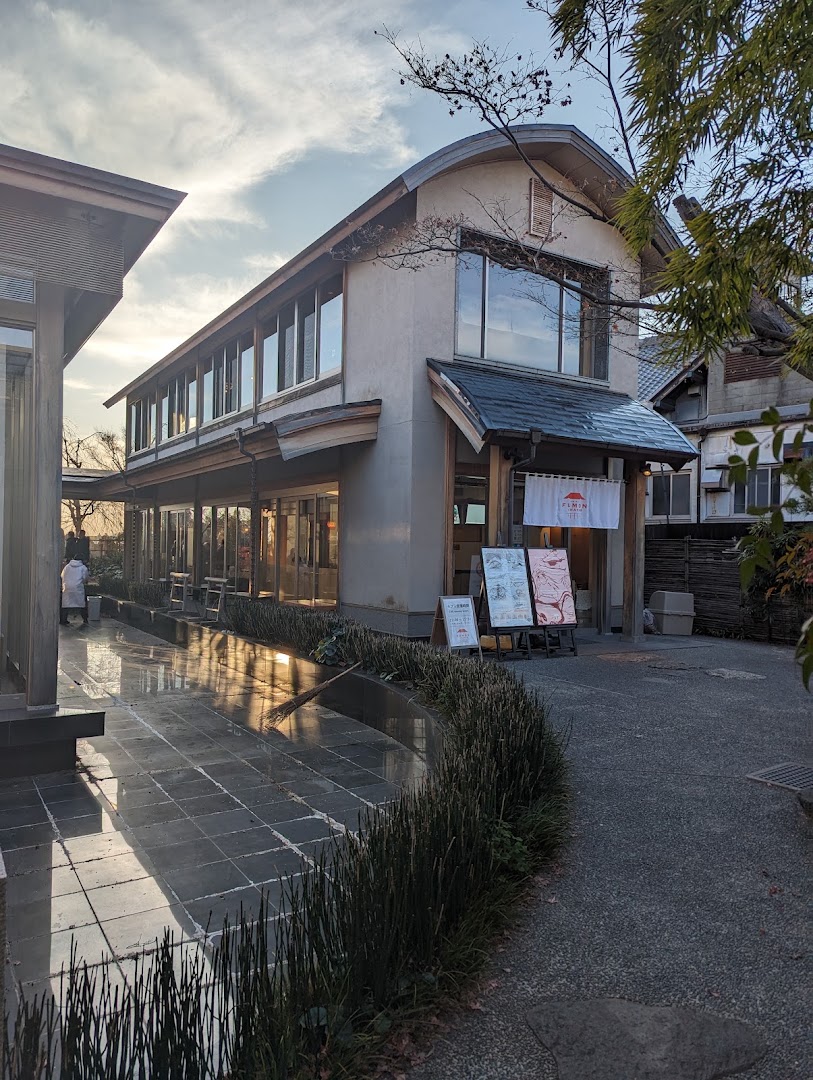 Cha to Kakao: clear, professional exterior shop photo