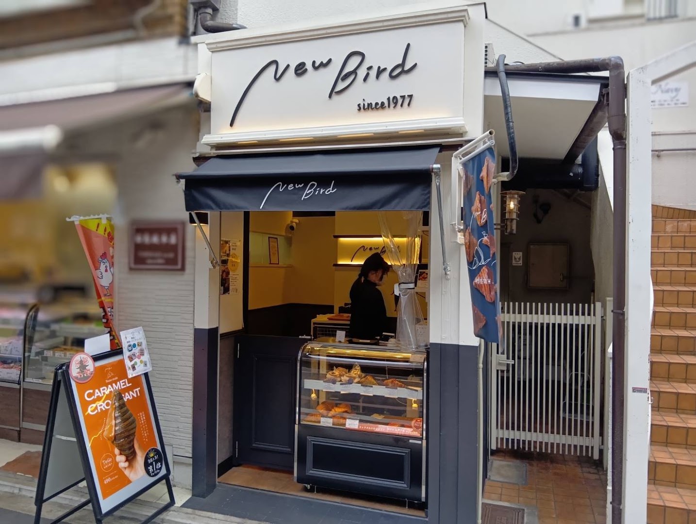 New Bird Karasuma: clear storefront photo of venue