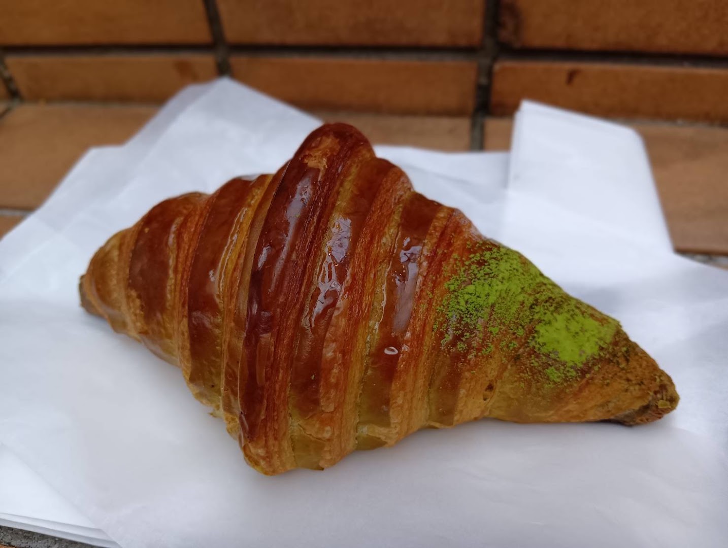 New Bird Karasuma: appetizing photo of breakfast pastry