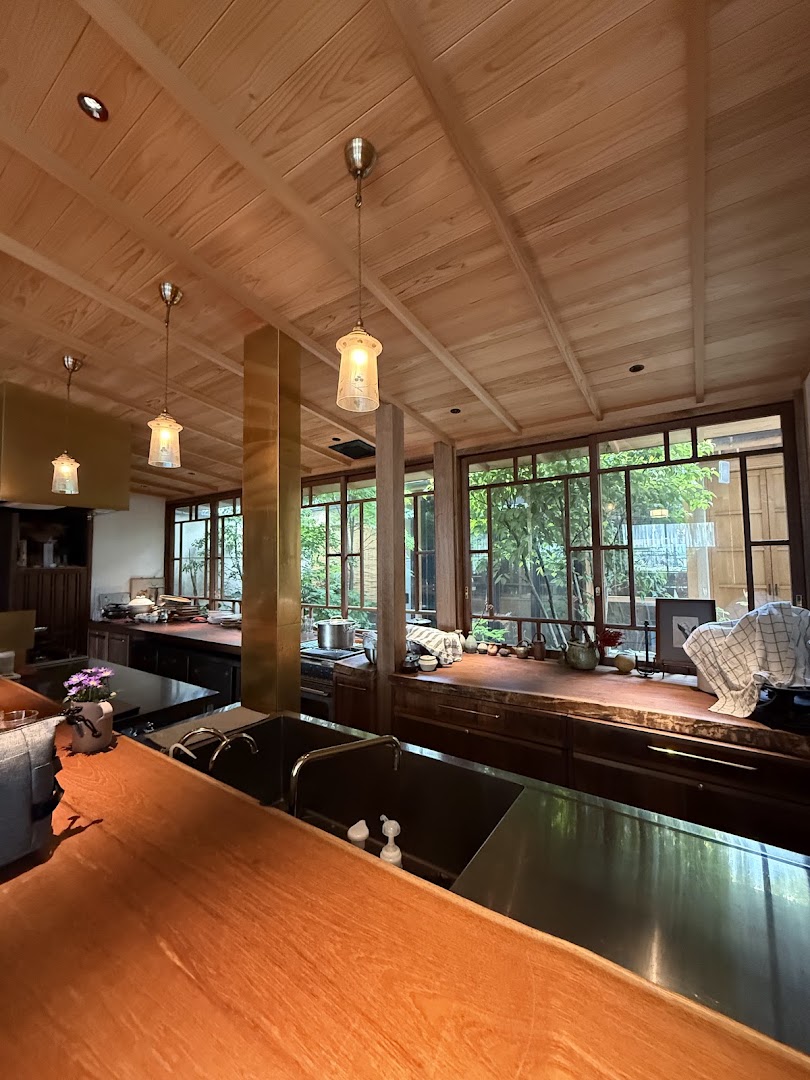 watoto: high quality interior atmosphere shot