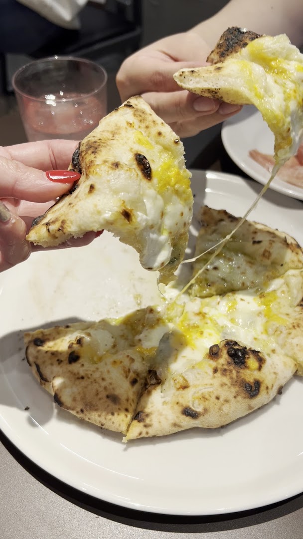 BBBond: appetizing photo of restaurant food