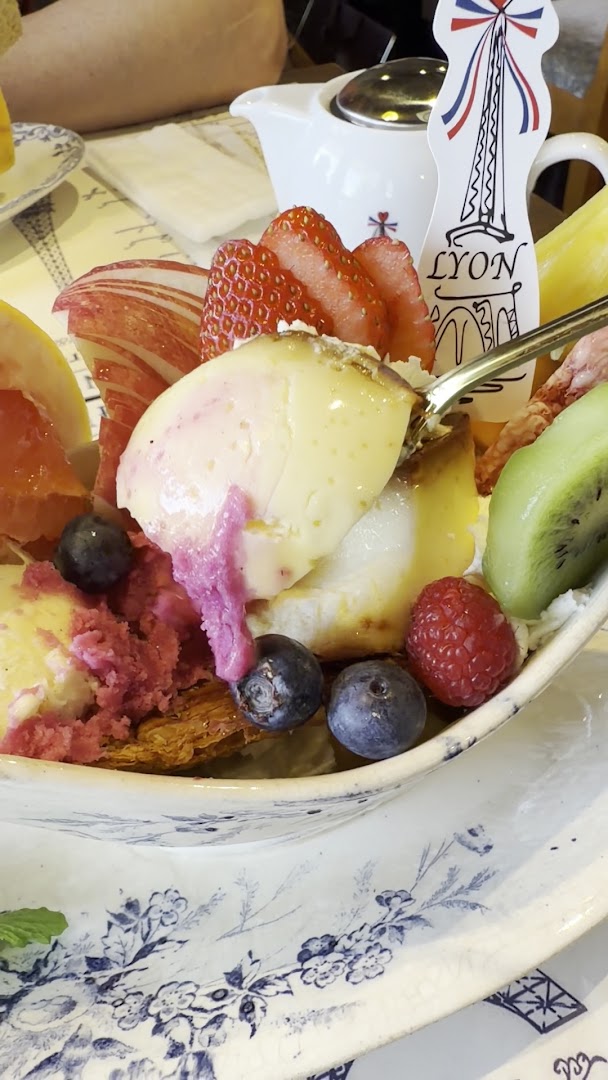Maison de Lyon Rouge: appetizing photo of restaurant dessert