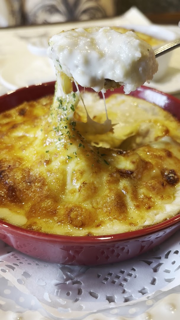 Maison de Lyon Rouge: appetizing close-up of food dish