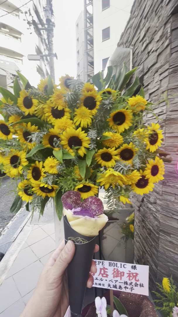 Crepe Holic: appetizing food photo with flowers