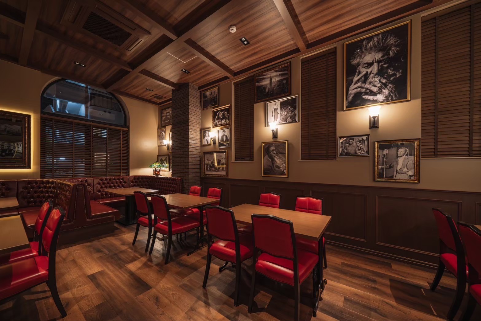 Restaurant&Bar KOBOZ: professional interior shot of venue