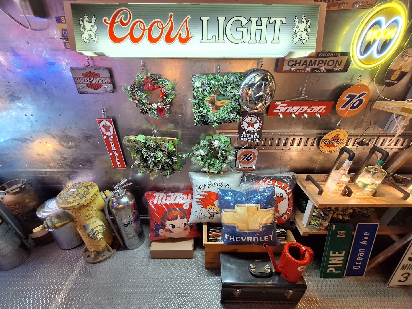 T's Works Secret Base: shop products and atmosphere