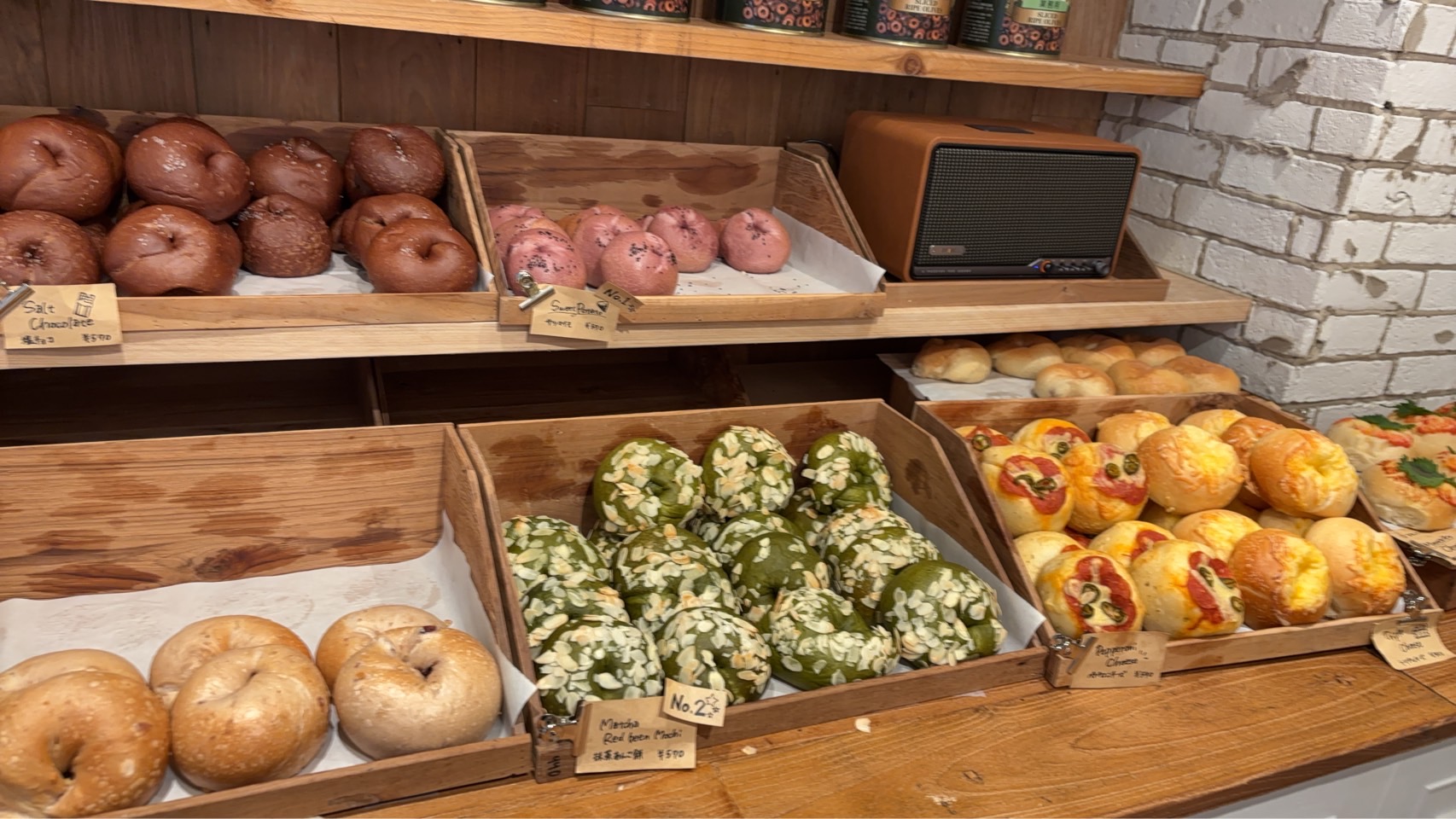 Areum Bagel Tenjinbashi: appetizing display of fresh bagels