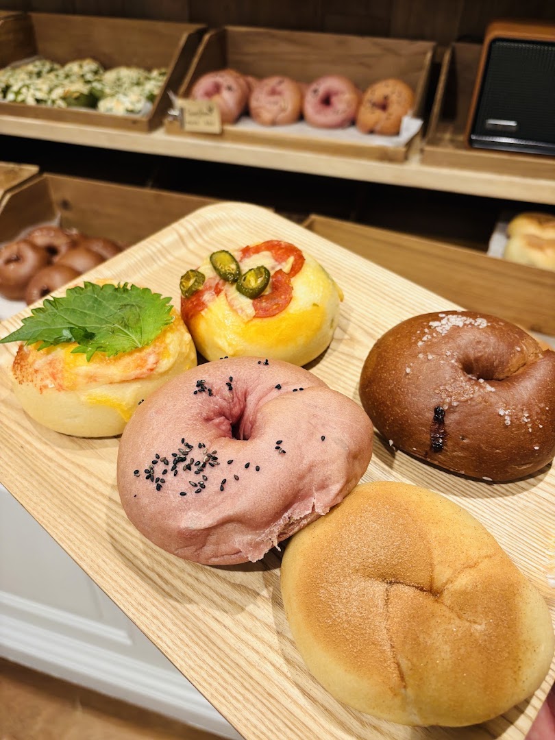 Areum Bagel Tenjinbashi: appetizing photo of fresh bagels