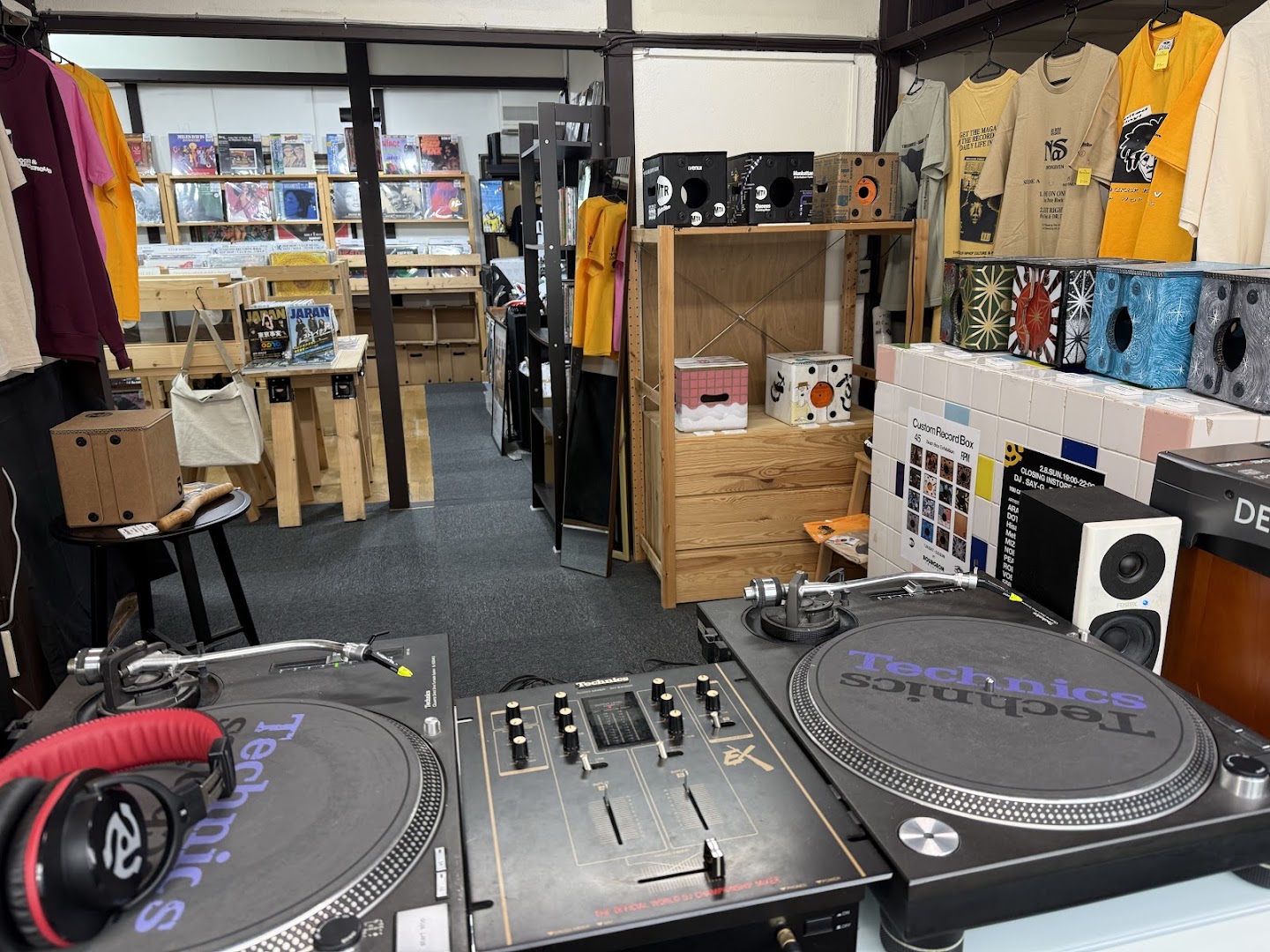 Bourgeon Records: clear view of shop interior