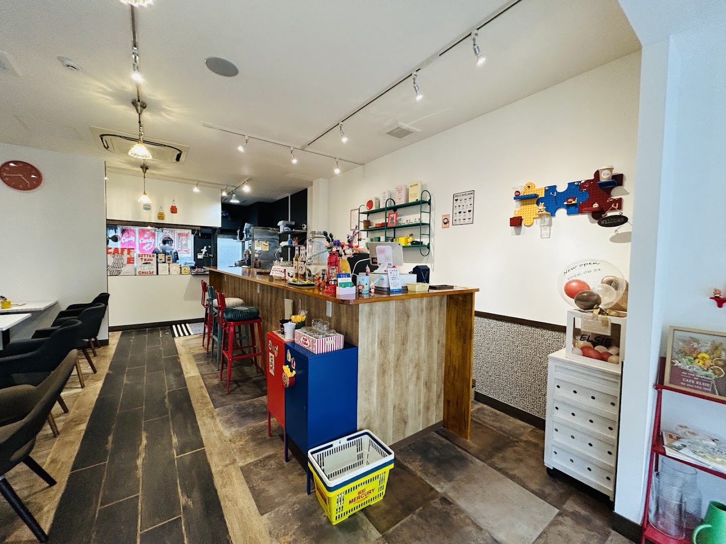 Cafe Elsie: clear view of venue interior