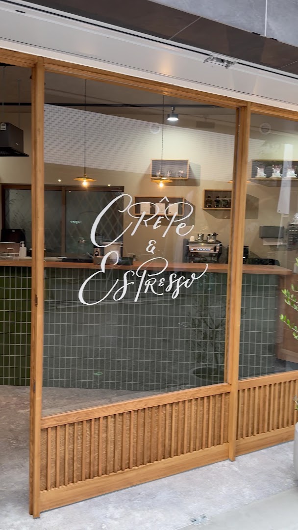 Crêpe to Espresso to Nakazakichō: clear, professional storefront photo