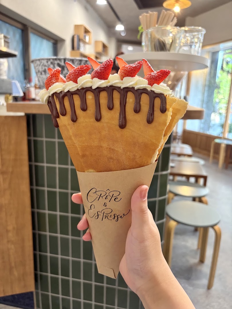 Crêpe to Espresso to Nakazakichō: appetizing food photo with branding