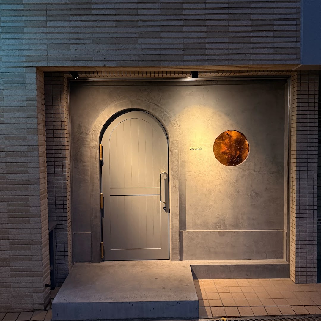 Empathie: professional and inviting exterior shot