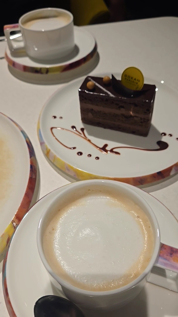 Gokan Parloir: appetizing photo of cafe items