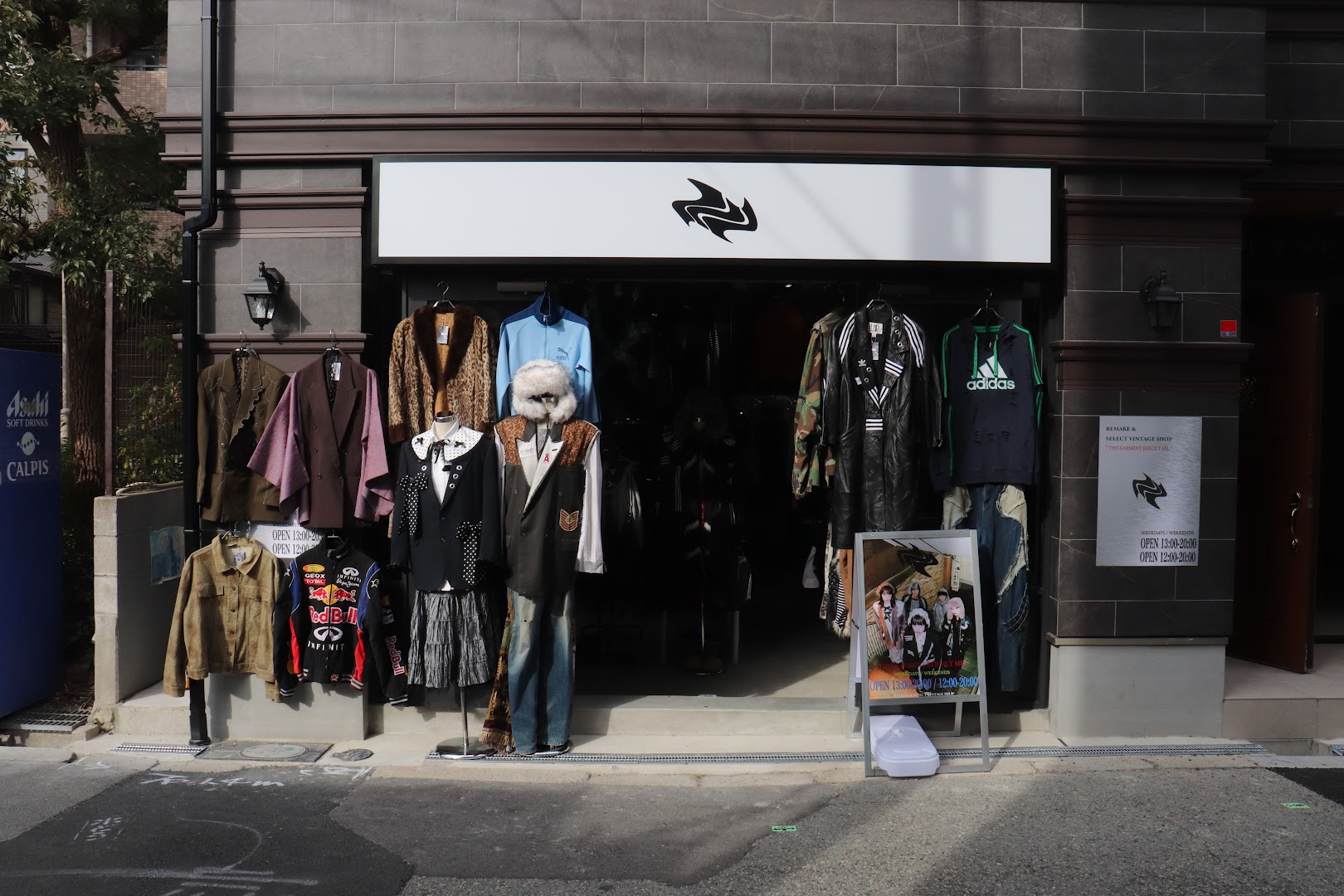 I'll: clear storefront showing shop products
