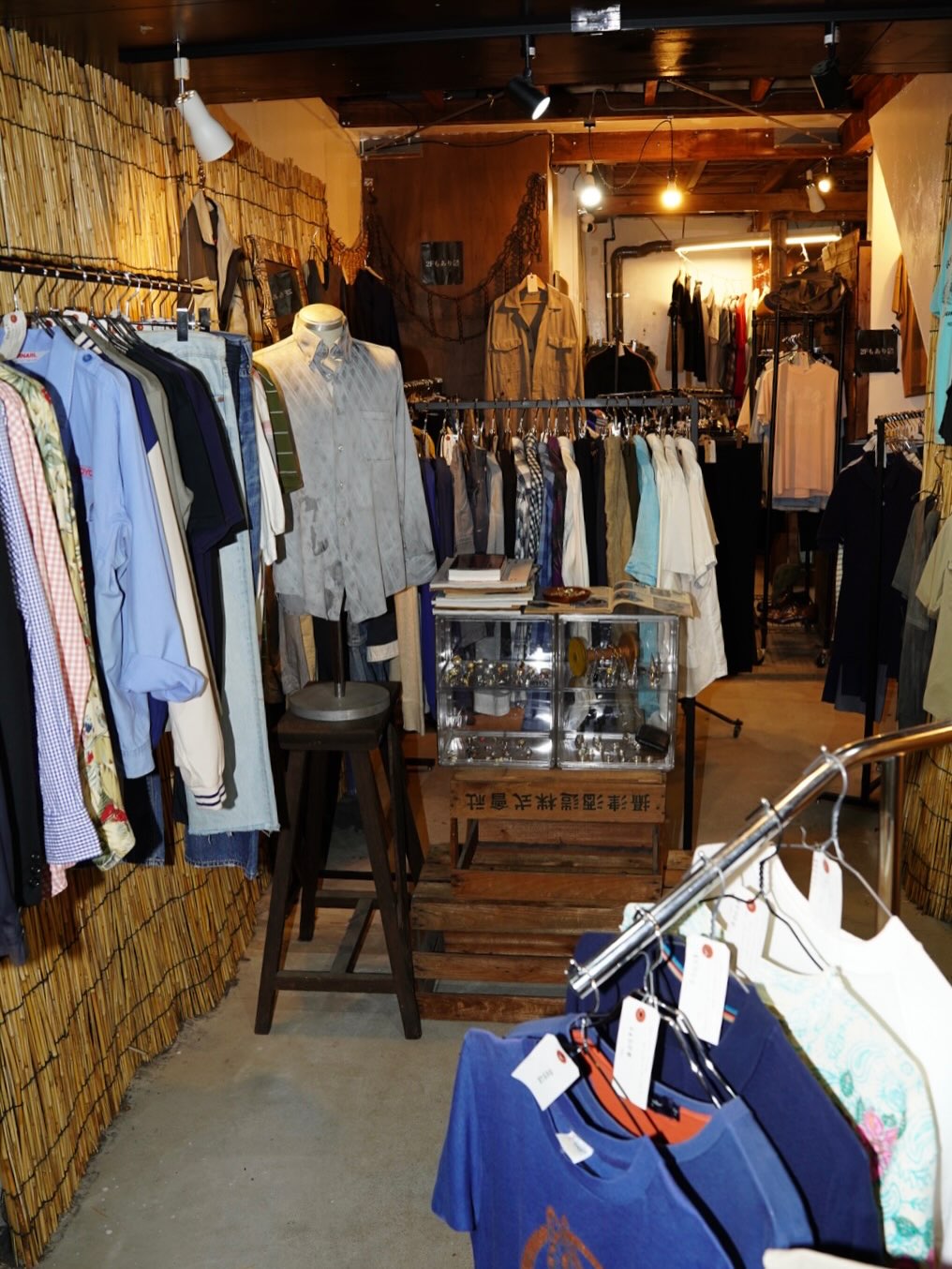JUGEMU Nakazakicho: clear view of shop interior