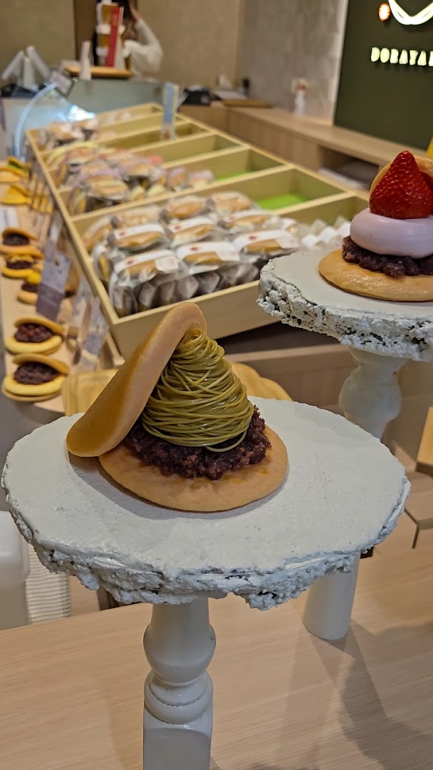 Kurōbā Musubi: appetizing food display photo