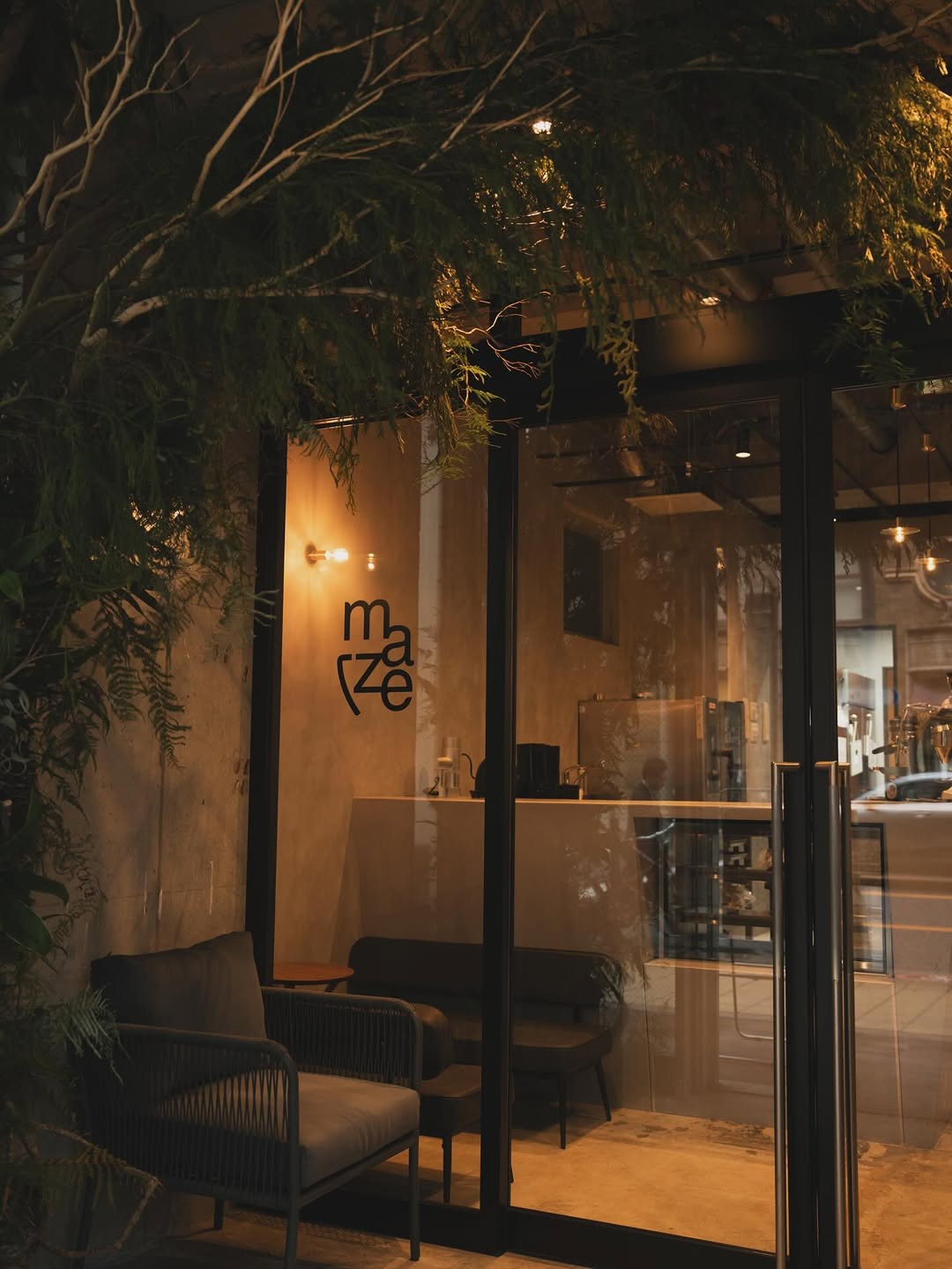 Maze Cafe Lab: inviting and professional venue atmosphere