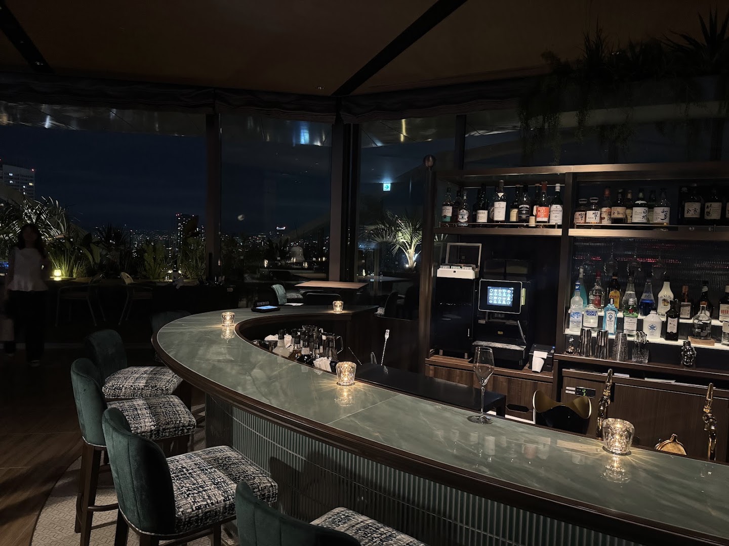 Peaks: atmospheric and professional bar interior