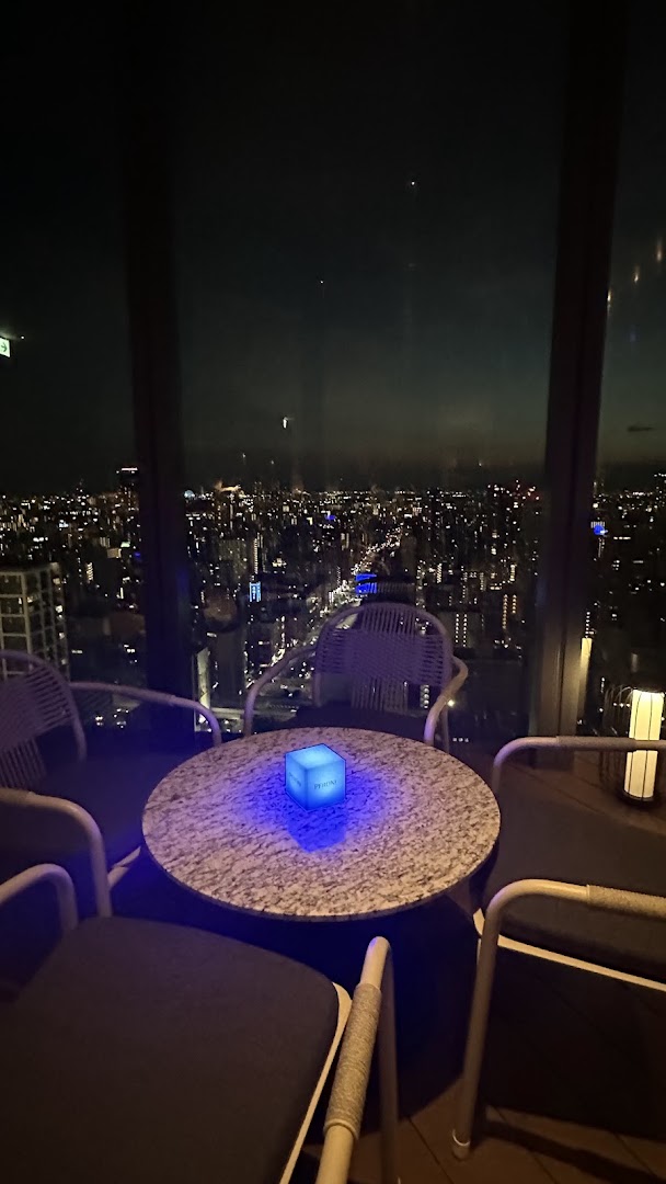 Peaks: beautiful atmosphere and city view