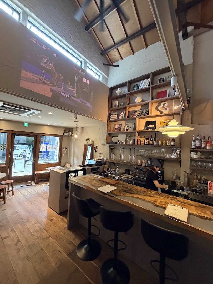 Pognam: clear, inviting interior atmosphere shot