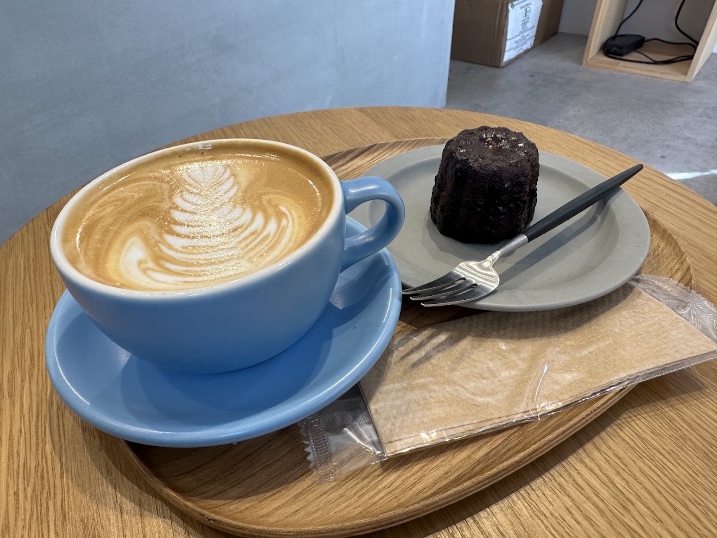 SOT Coffee Roaster Kitahama: appetizing photo of coffee and pastry