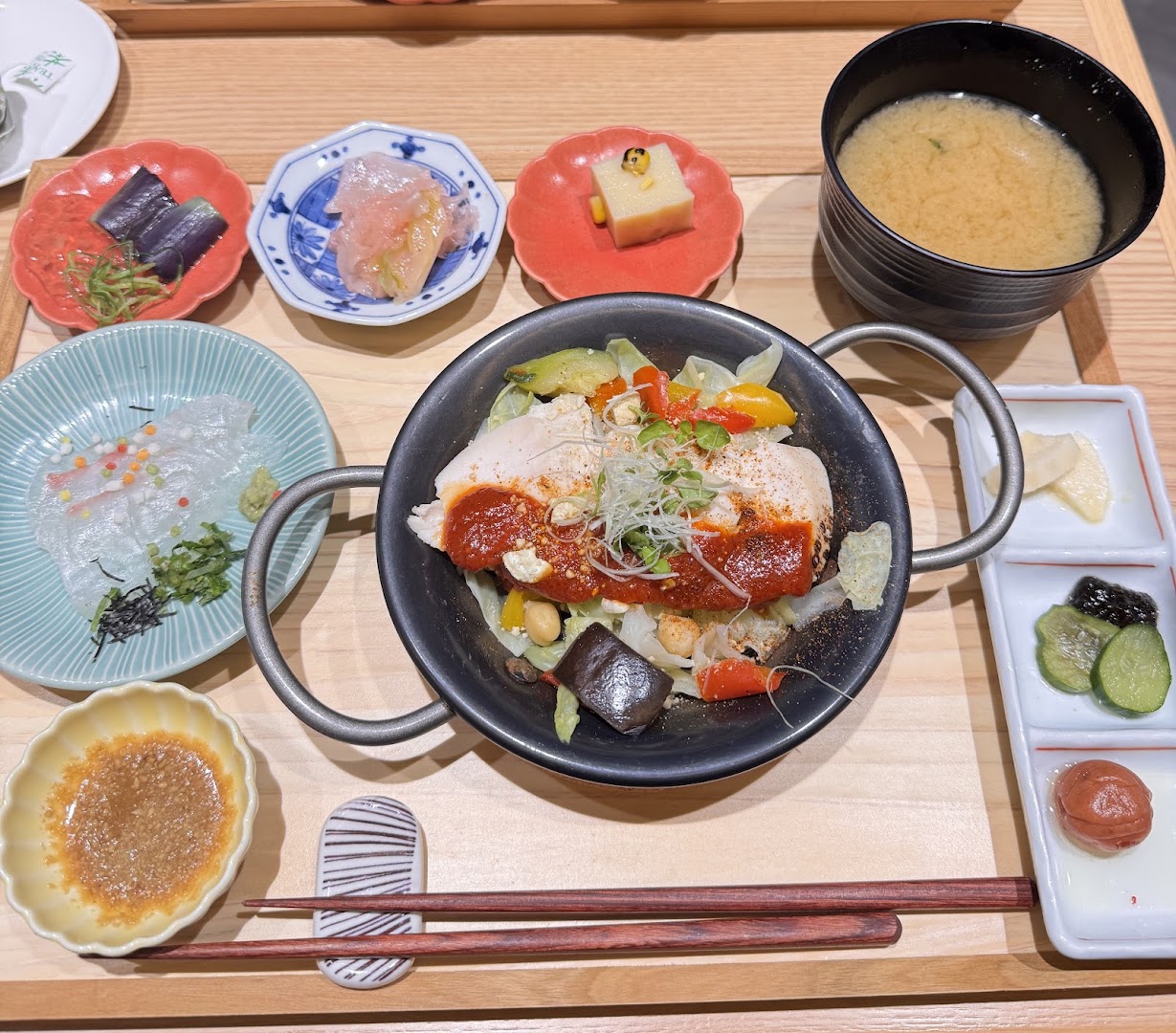 Zōjirushi Shokudō Umeda: appetizing, high-quality food presentation
