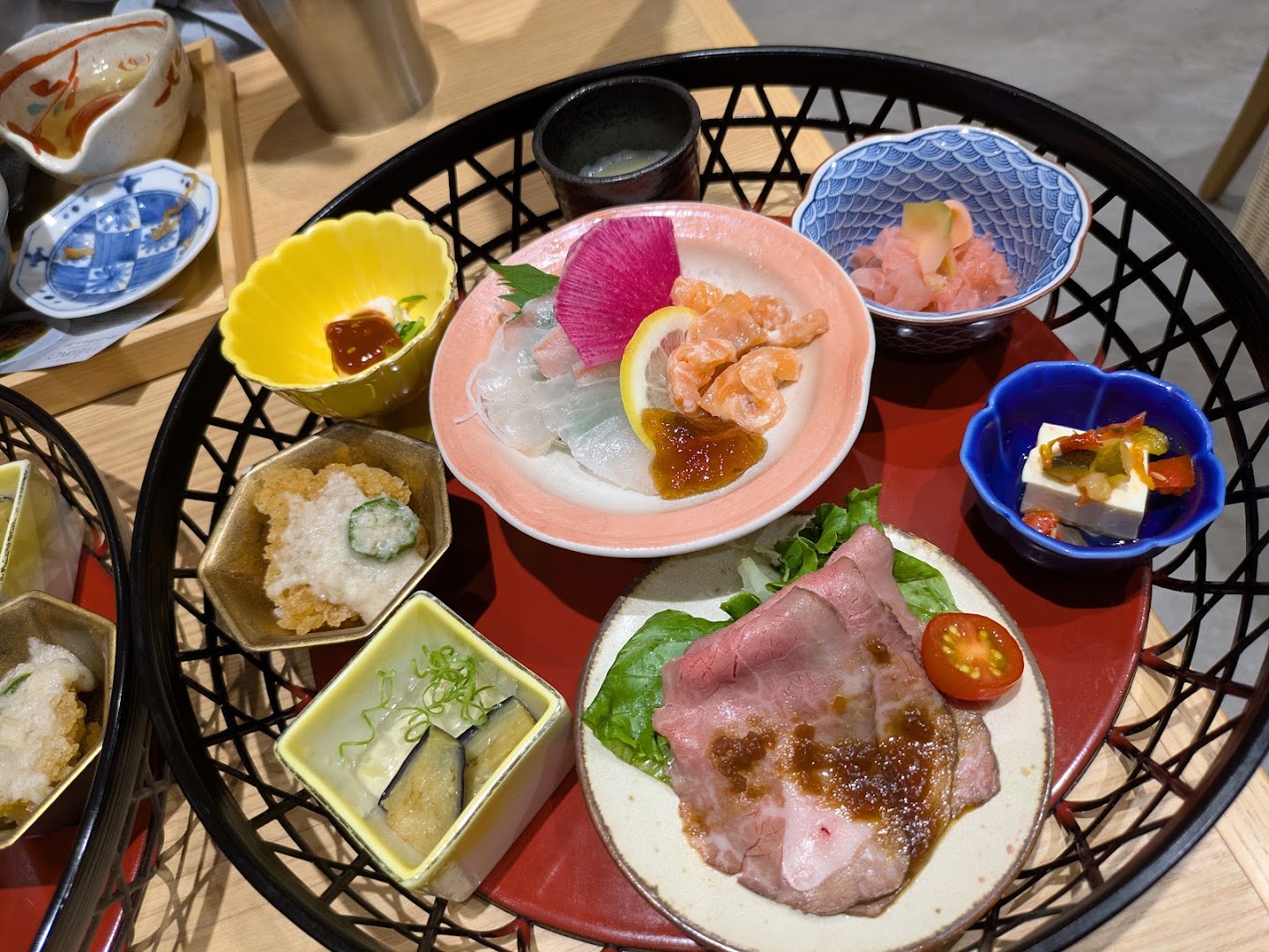 Zōjirushi Shokudō Umeda: appetizing, high-quality food presentation