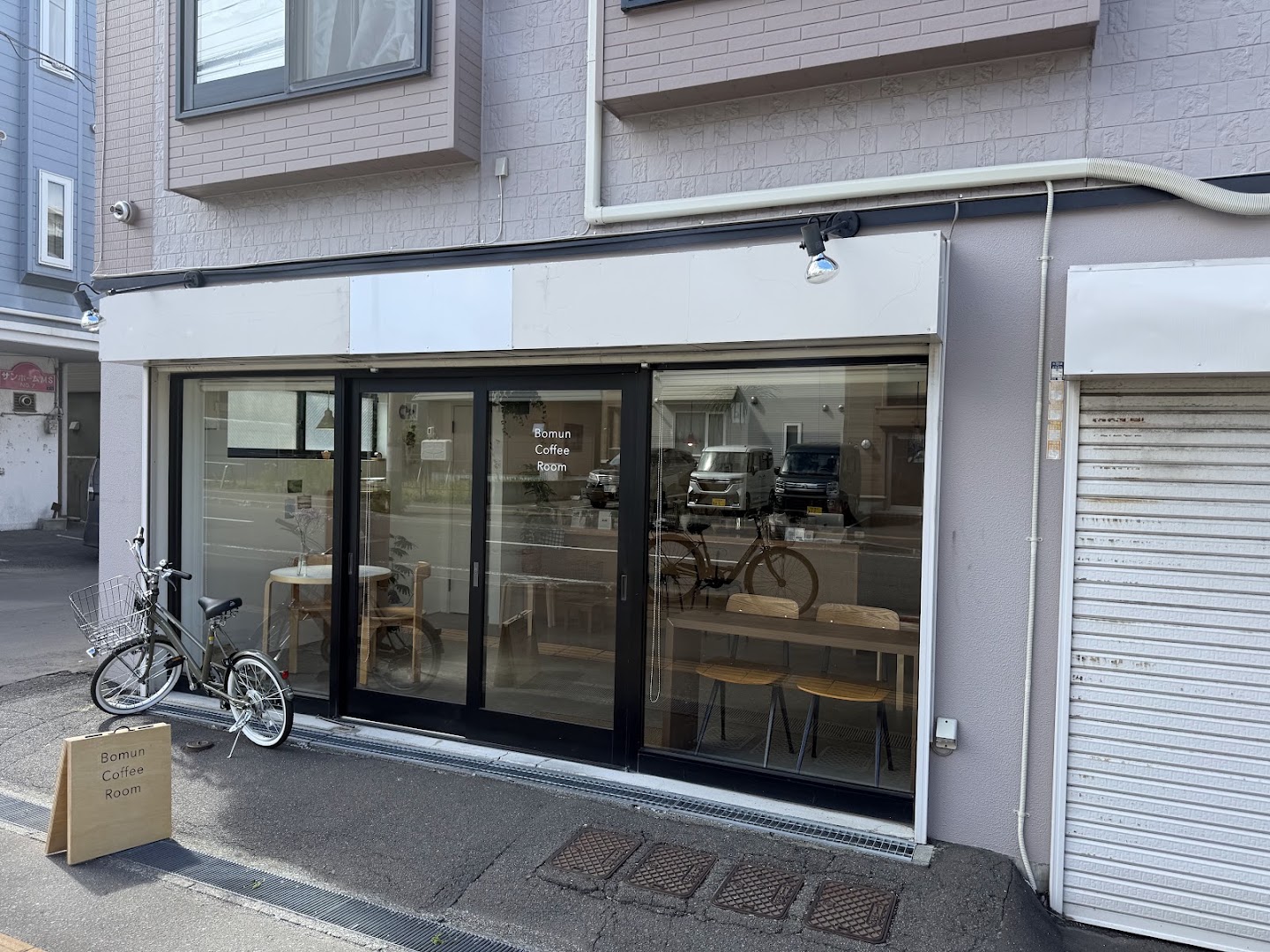 Bomun Coffee Room: clear exterior shot of venue