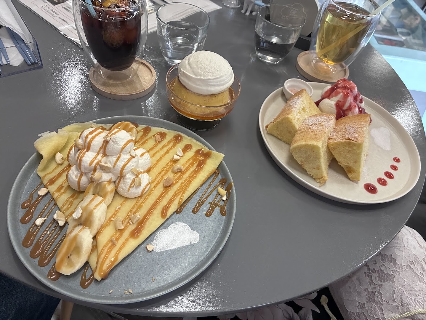Cream Clouds Café Moiwa: appetizing food and drink presentation