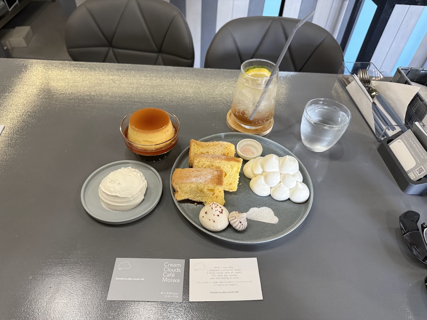 Cream Clouds Café Moiwa: appetizing food and drink presentation