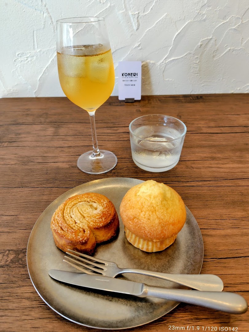 Koneri: appetizing food and drink presentation