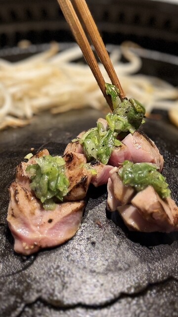 Lambguchi Kazuya 2nd: appetizing close-up of grilled meat