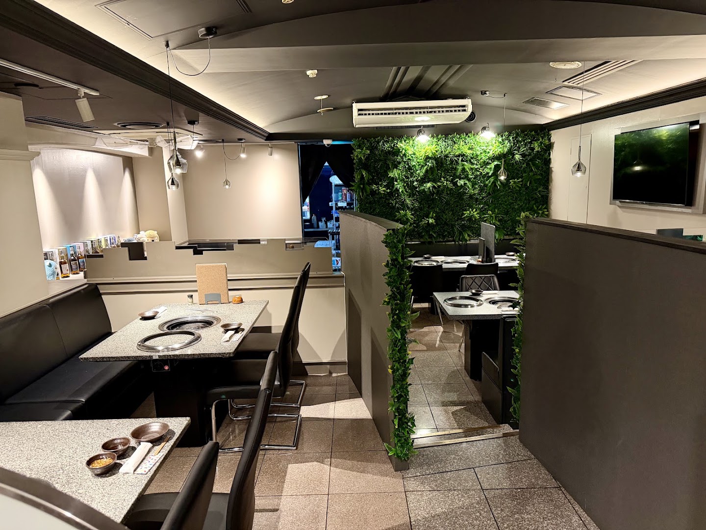 Lambguchi Kazuya 2nd: clear, professional interior shot