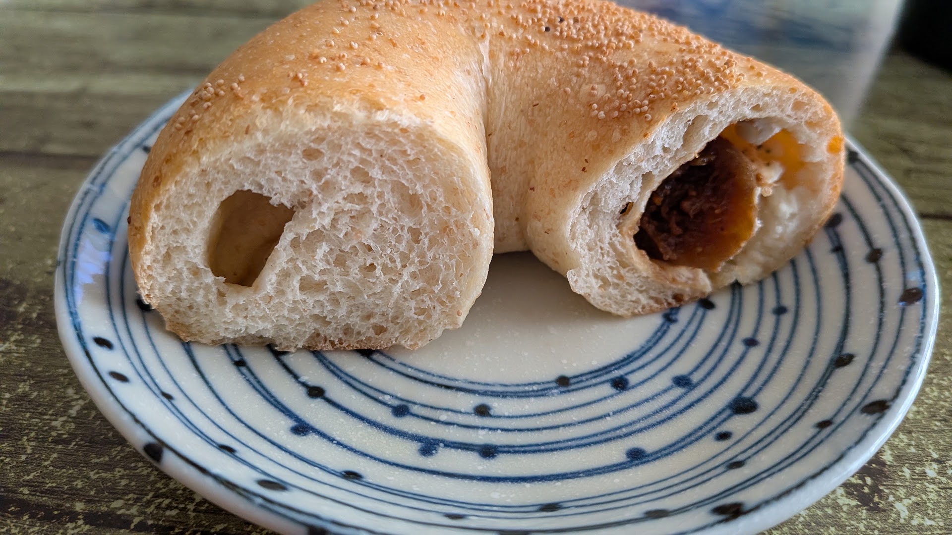 RABBIT BAGELS: appetizing photo of a bagel